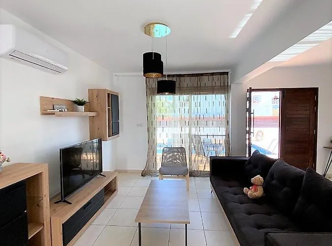 Orestiada Ekaterina 3 Bdrm Villa Protaras